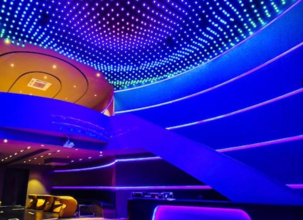 weekend address suite room