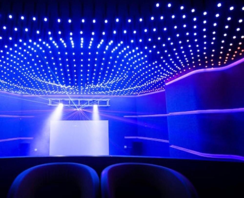 weekend address suite room