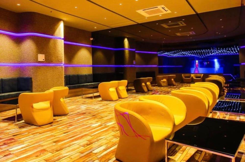 weekend address suite room