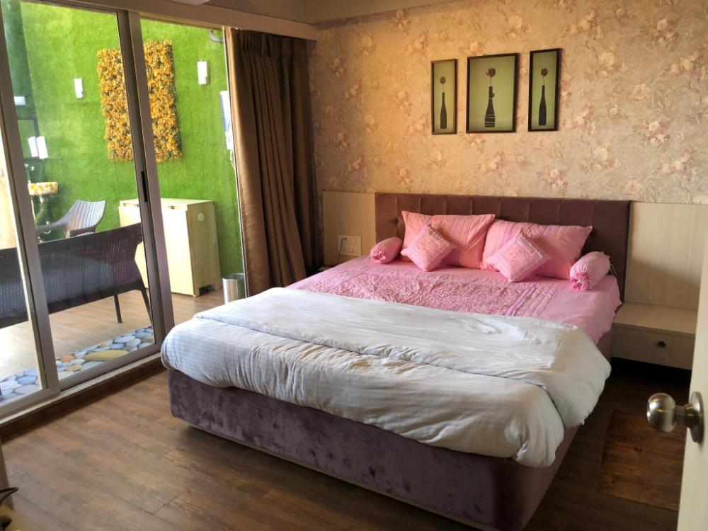 weekend address suite room