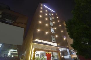 collection o ameerpet balkampet road