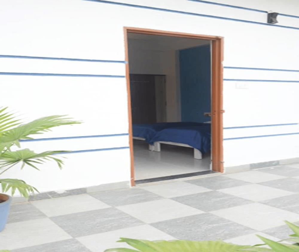 the autumn leaves bhopal