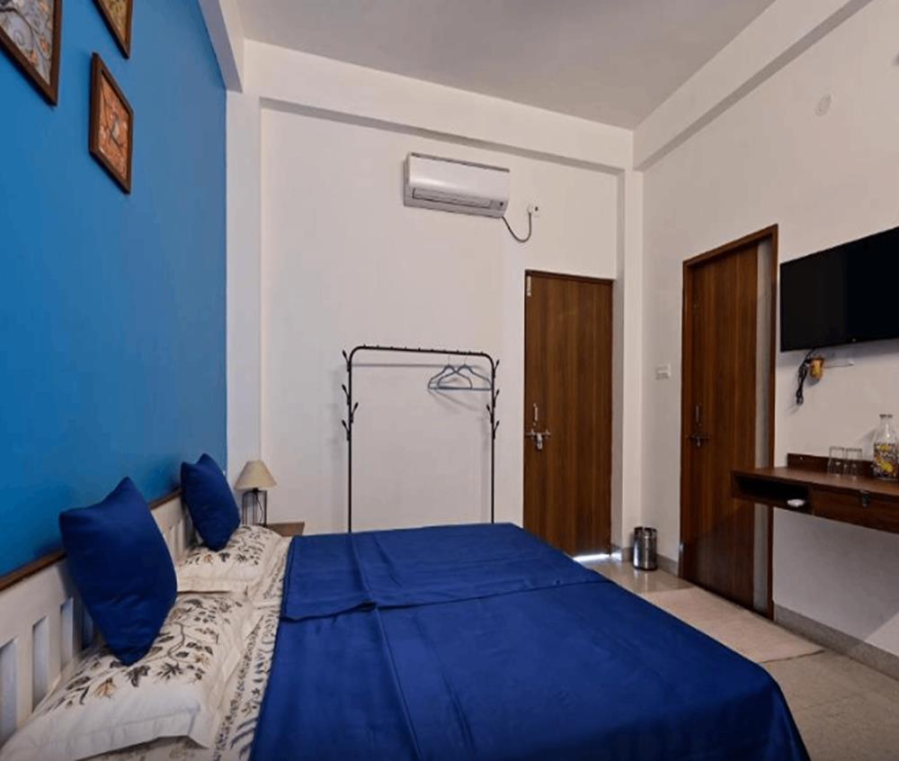 the autumn leaves bhopal