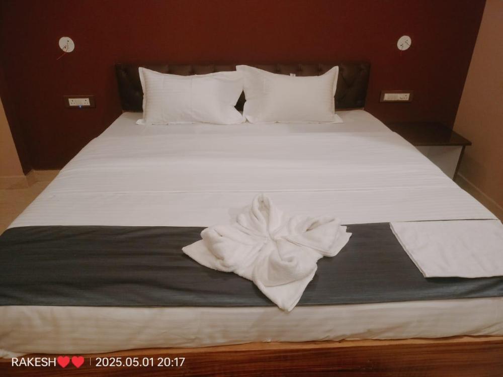 dhamstay sriman palace near golden beach swargadwa