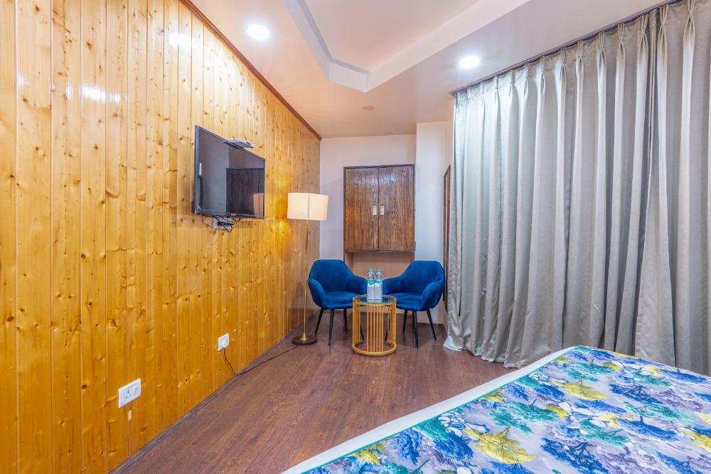 everest hotel manali