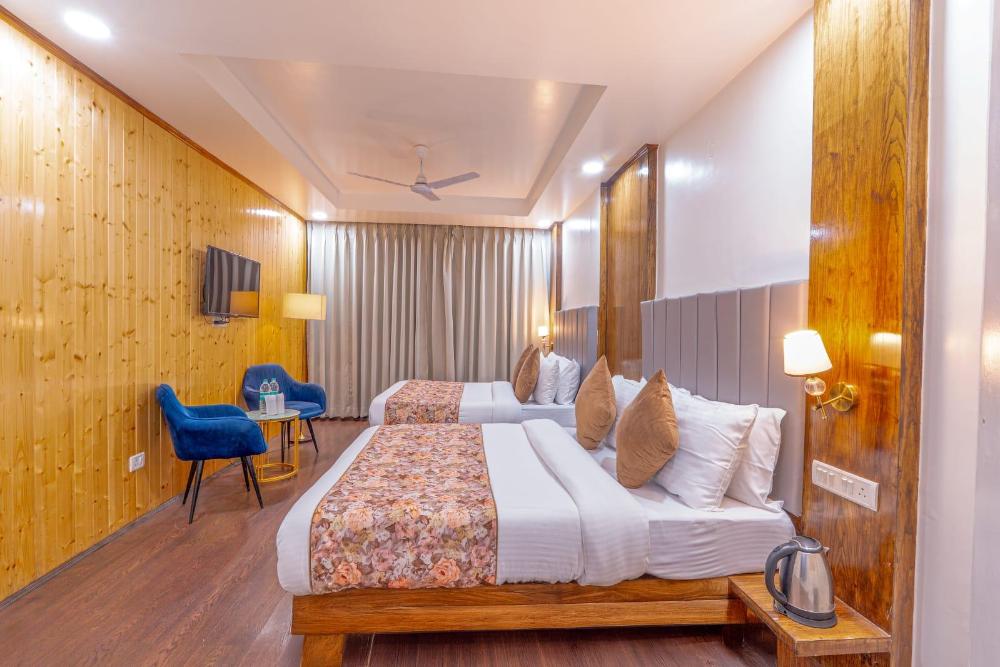 everest hotel manali