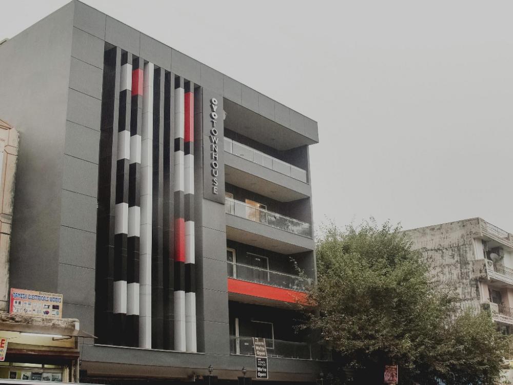 super townhouse dilshad garden near dilshad garden metro station