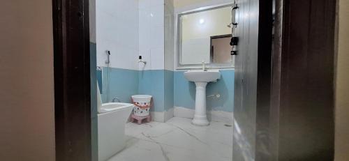 nancy paradise hotel