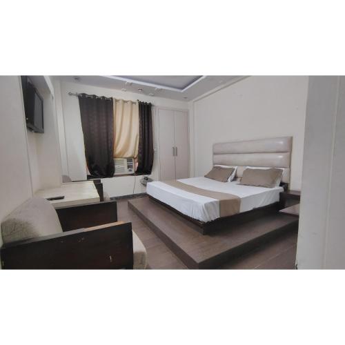 nancy paradise hotel