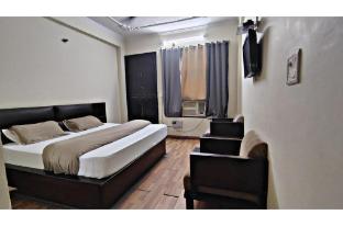 nancy paradise hotel