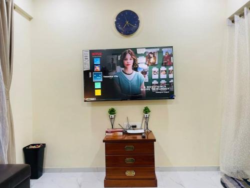 the nest 1 bhk bandra west close to lilavati