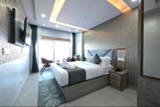 hotel high rise inn
