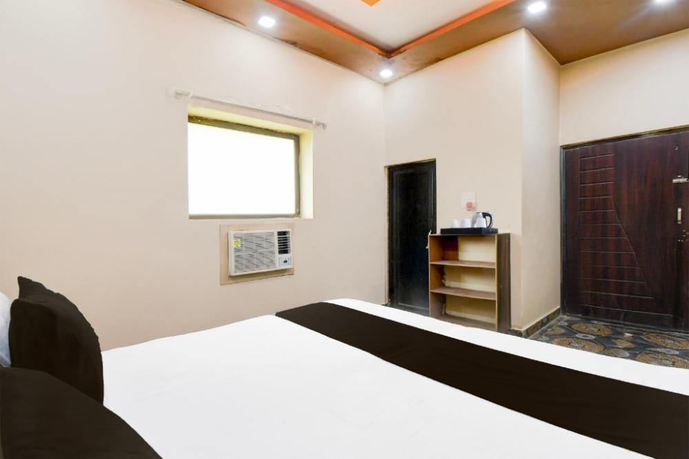 hotel o jhusi station formerly rajaram singh blessing garden