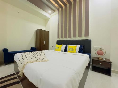 home escape 2bhk casa near mahakal city centre