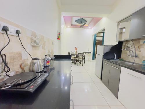 home escape 2bhk casa near mahakal city centre