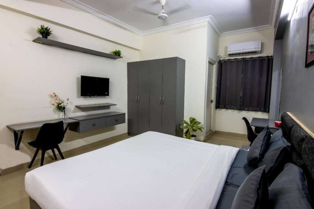 housr 50 luxury rooms near cyber tower