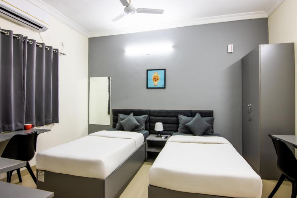 housr 50 luxury rooms near cyber tower