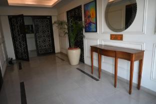 luxurious 1bhk apartment in gurgaon with shared pool and bbq area