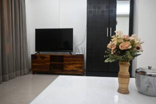 luxurious 1bhk apartment in gurgaon with shared pool and bbq area