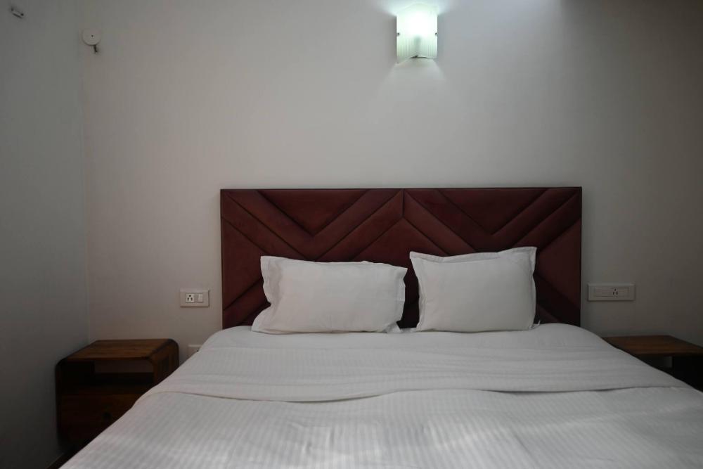 luxurious 1bhk apartment in gurgaon with shared pool and bbq area