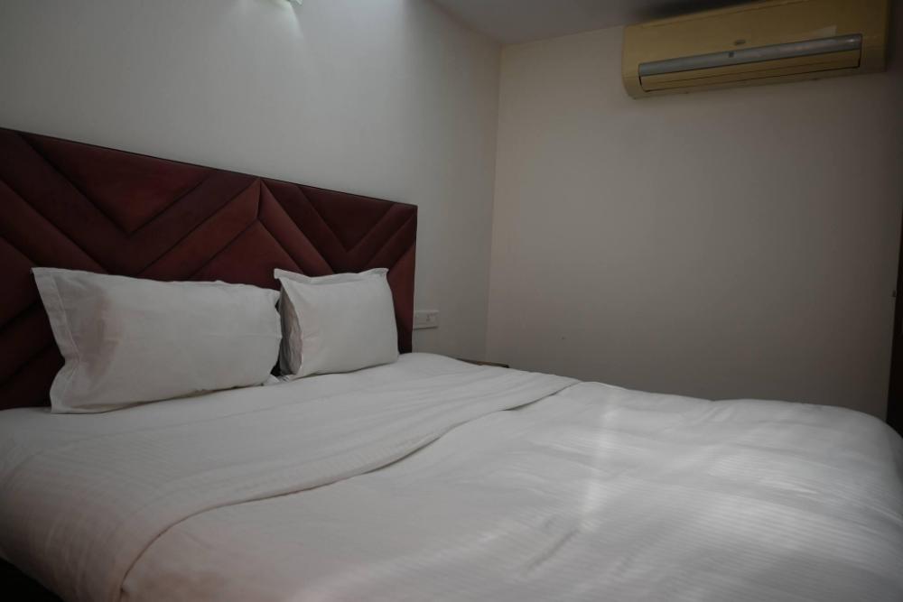 luxurious 1bhk apartment in gurgaon with shared pool and bbq area