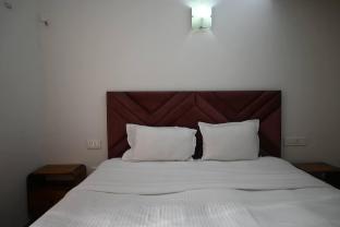 luxurious 1bhk apartment in gurgaon with shared pool and bbq area