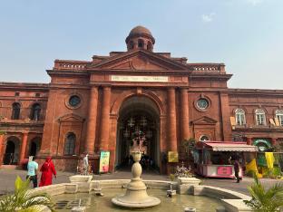 naptapgo japanese pod hotel near golden temple