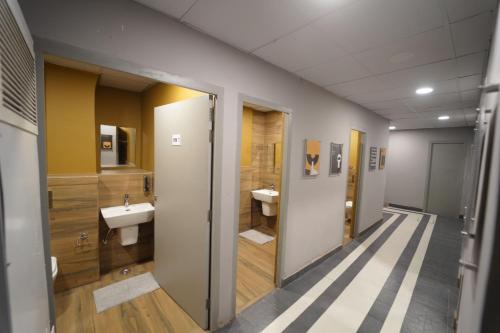 naptapgo japanese pod hotel near golden temple