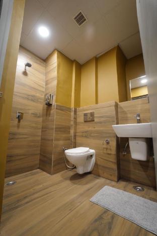 naptapgo japanese pod hotel near golden temple