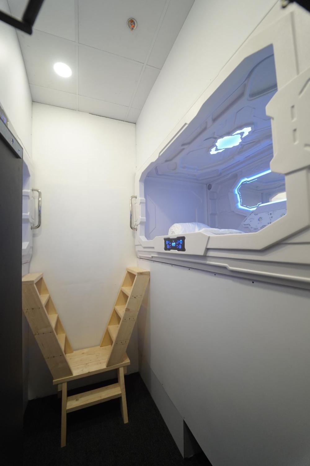 naptapgo japanese pod hotel near golden temple