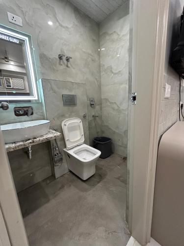 hotel shree guru near new delhi railway station