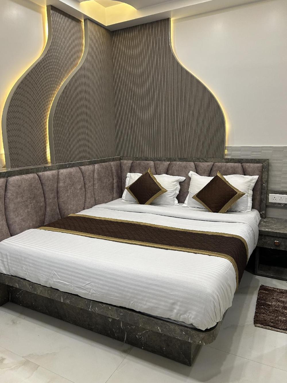 hotel shree guru near new delhi railway station