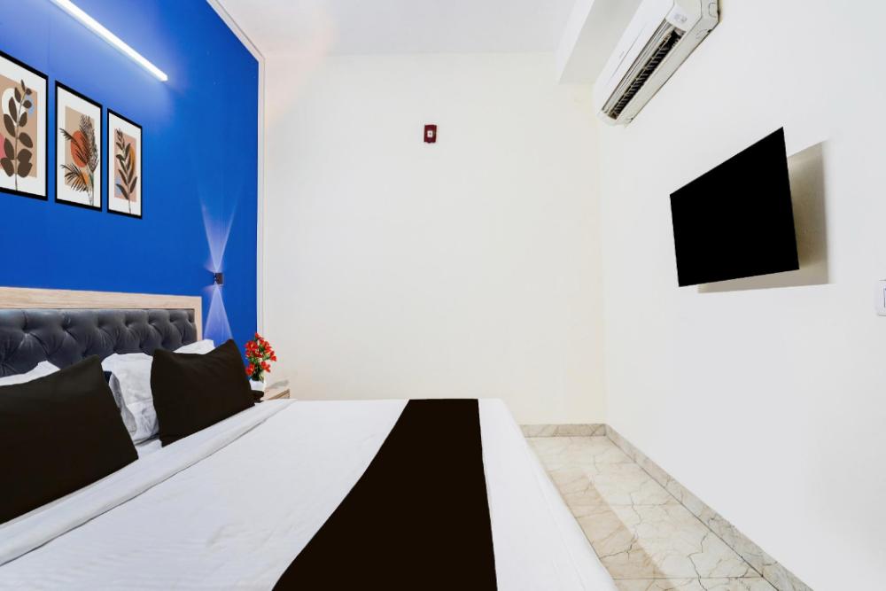 super collection o west vinod nagar metro station formerly royal inn