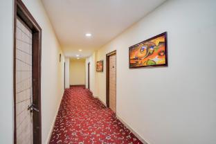 super collection o west vinod nagar metro station formerly royal inn