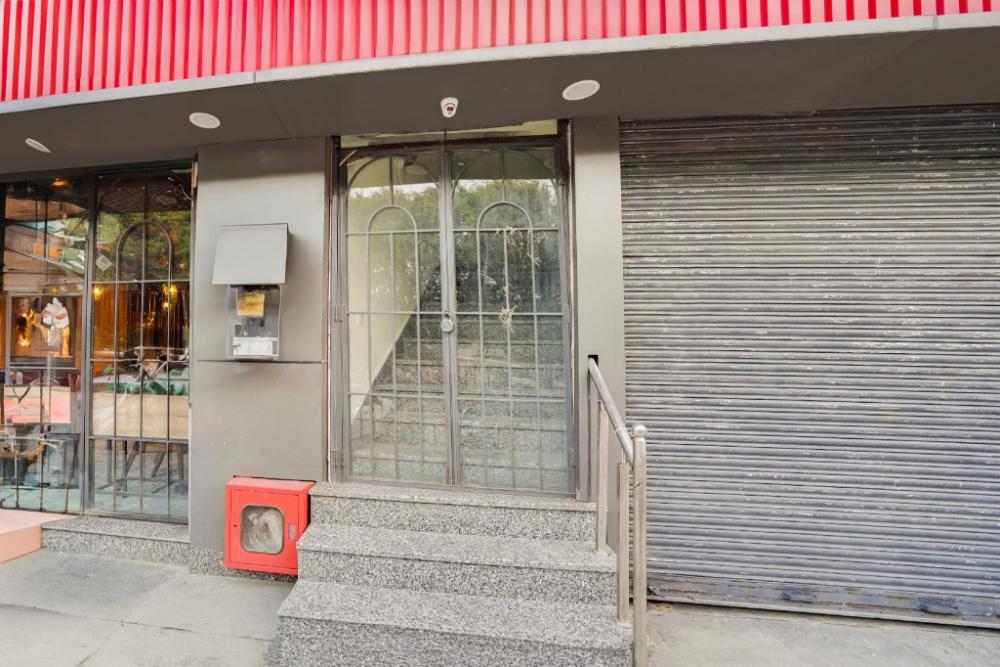 super collection o west vinod nagar metro station formerly royal inn