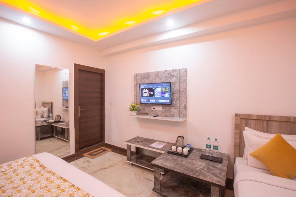 room sity at airport