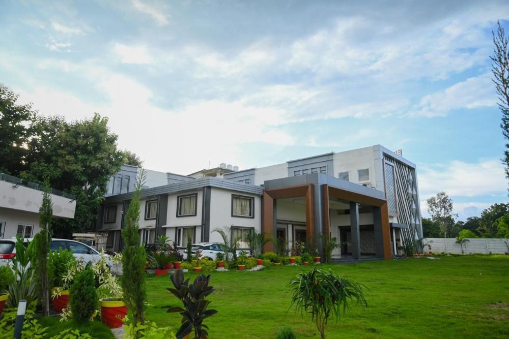 jai vilas palace and resort