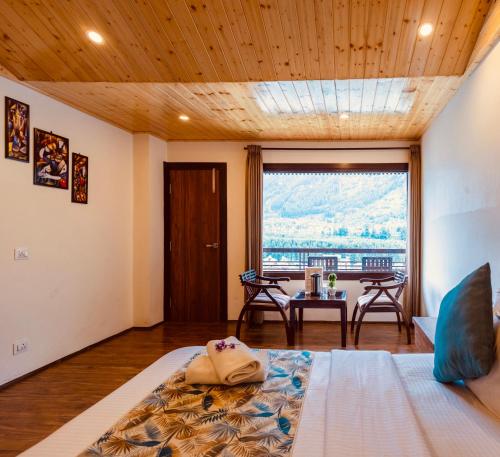 himalayan spurge villa