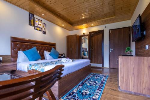 himalayan spurge villa