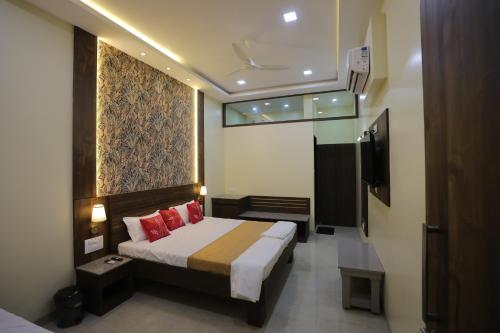 vl patil stays and banquets