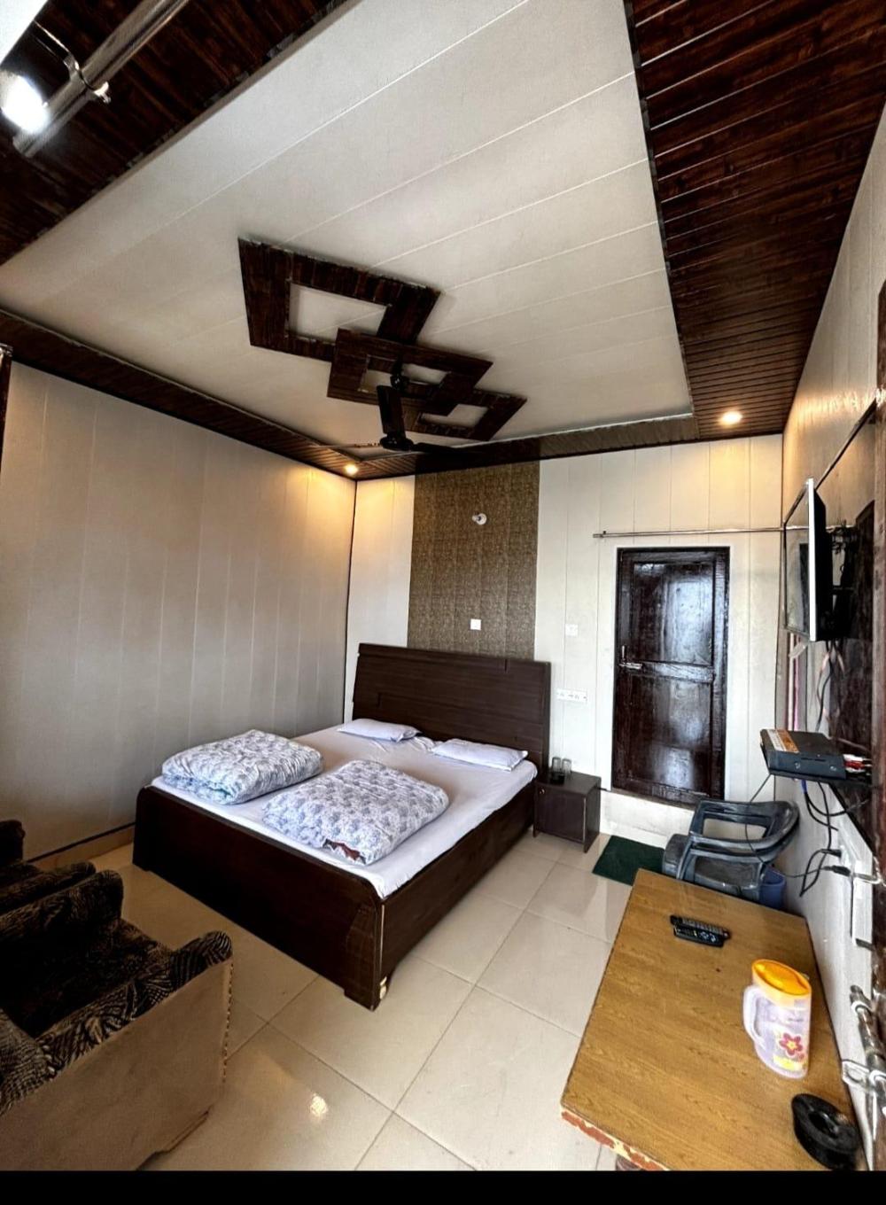 anushri lodge and restaurants