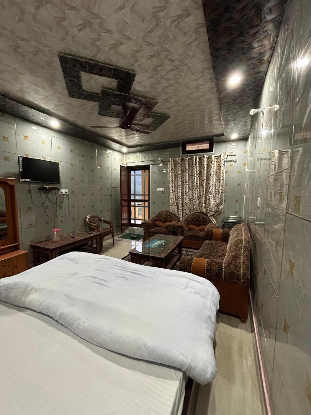 anushri lodge and restaurants