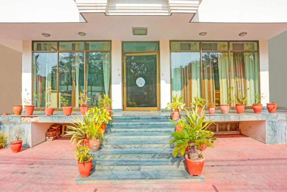 hotel o bani park near collectorate circle