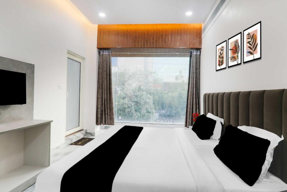 hotel o lucknow emerald mall