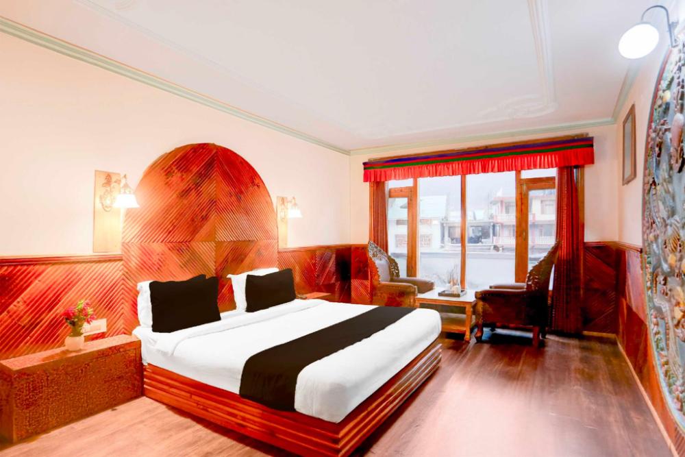 hotel o mall road manali downtown hadimba temple