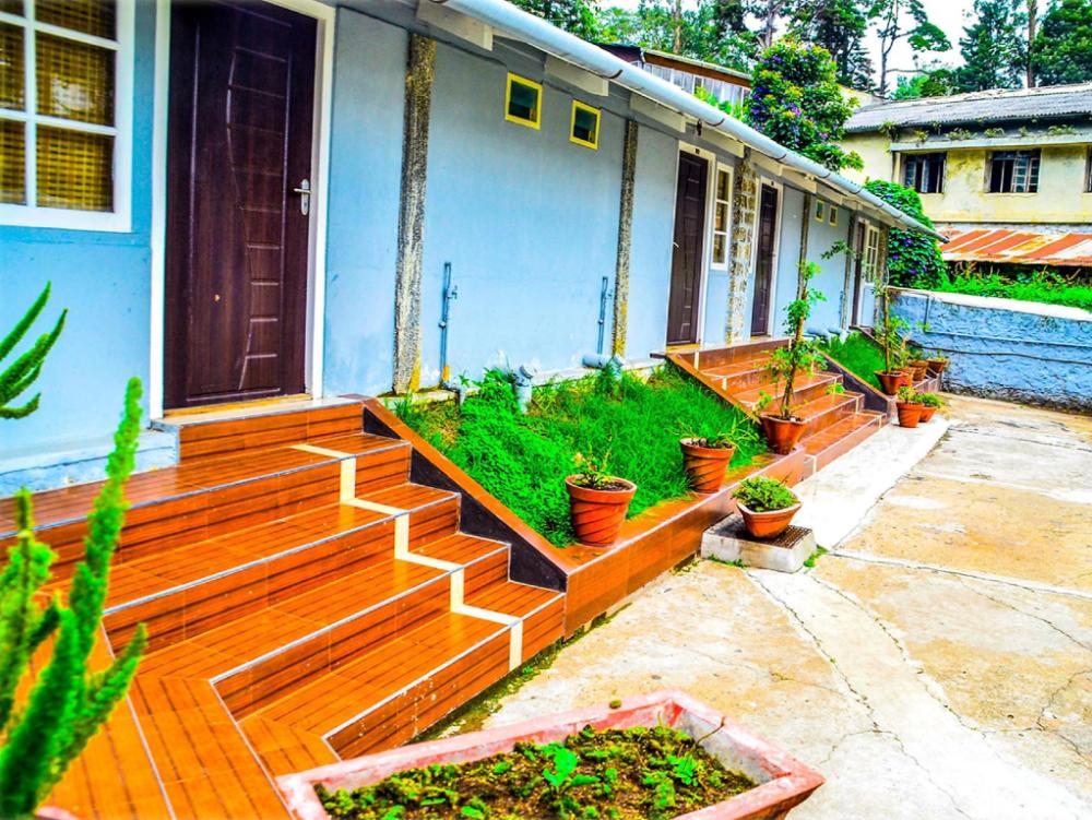 7 roads resort 50mts to lake