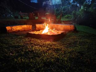 7 roads resort 50mts to lake