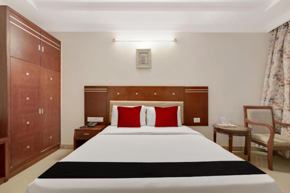 elegant amethyst business hotel near ragigudda sri prasanna