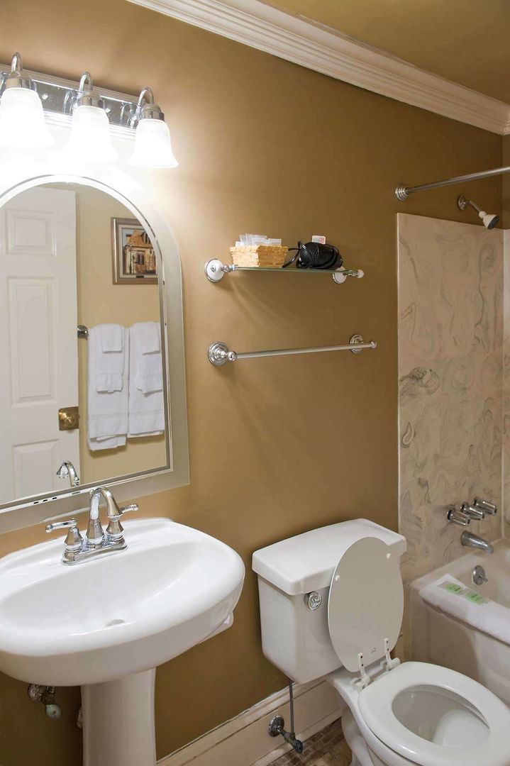 historic streetcar inn