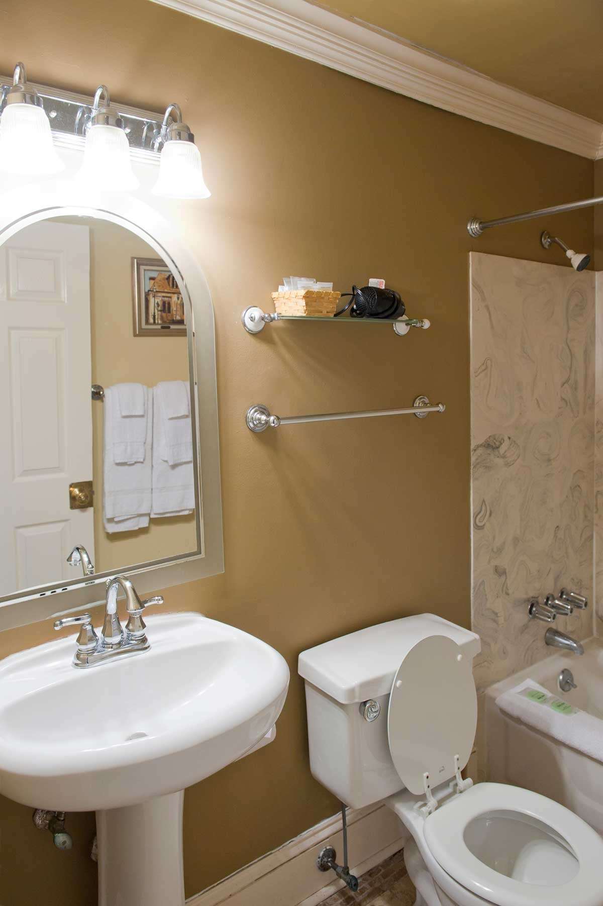 historic streetcar inn